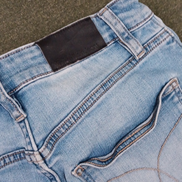 Calvin Klein distressed denim mini skirt - Picture 5 of 8